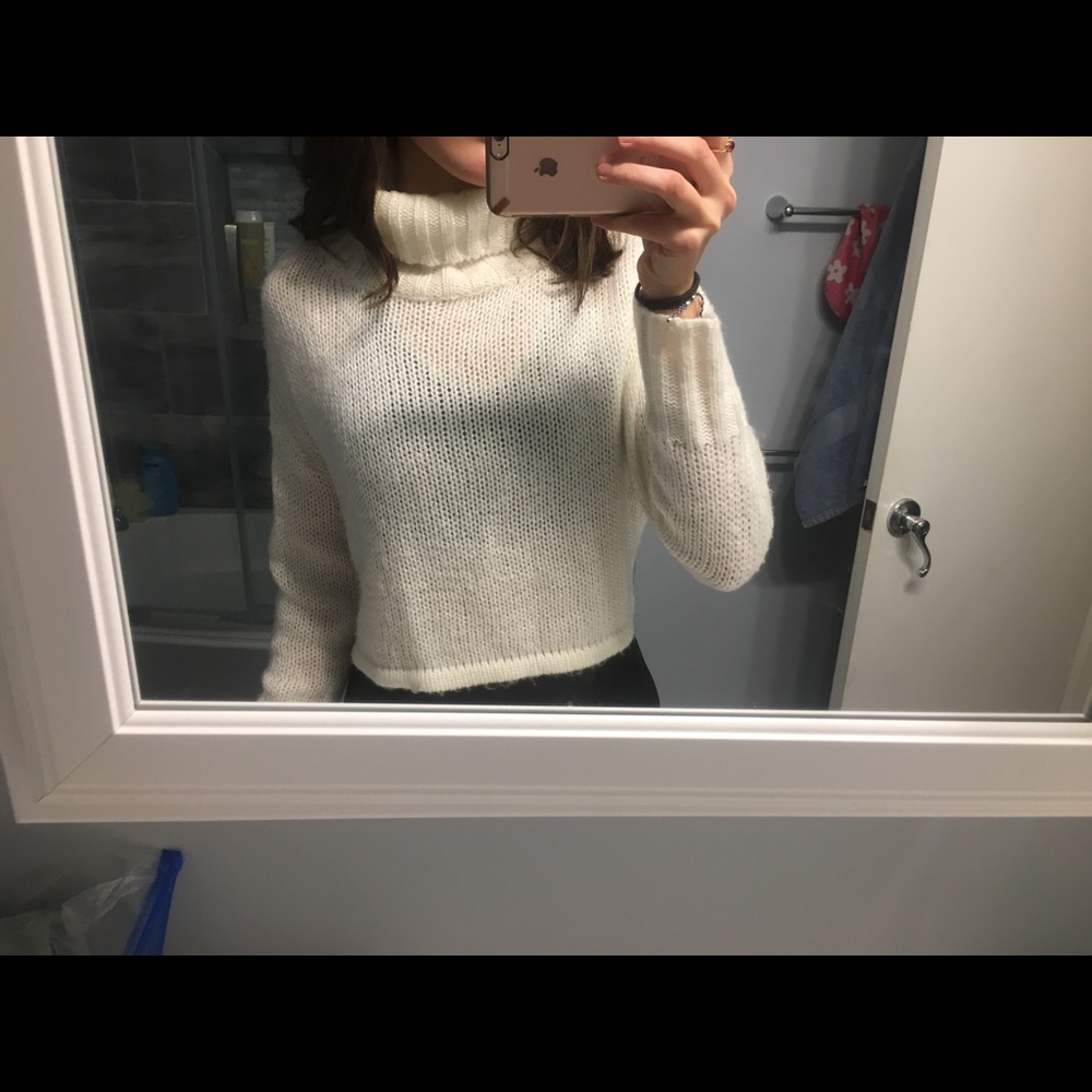 Never worn creamed cropped sweater